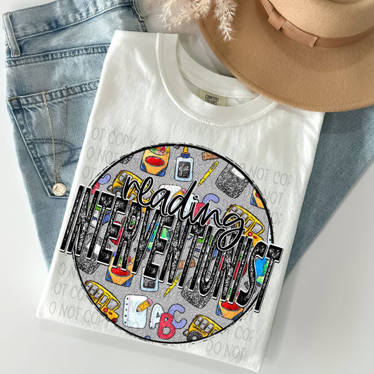 Reading Interventionist Distressed Circle With School Bus And Crayons - DTF